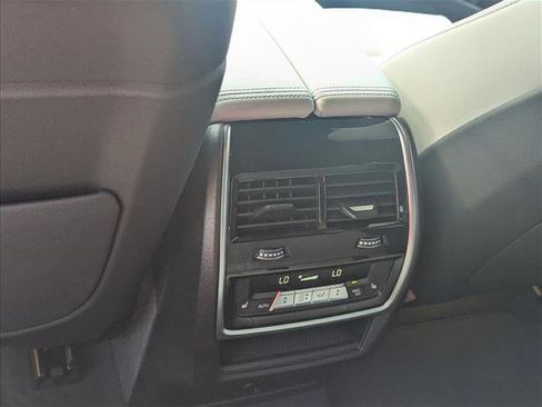 Used 2026 BMW X6 xDrive40i AWD/4WD image 18