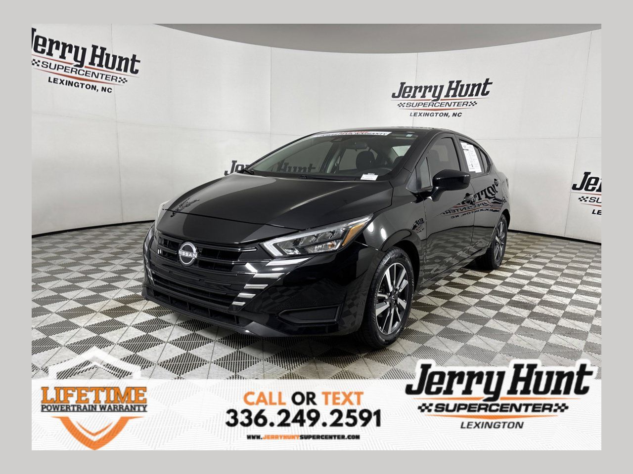 Used 2025 Nissan Versa SV w/ Trunk Package FWD image 1