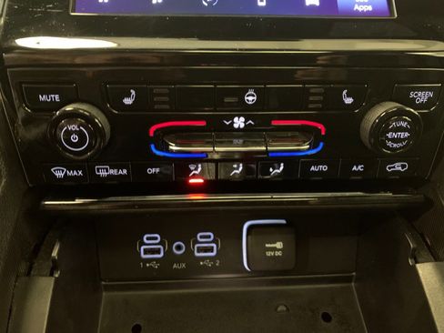 Used 2024 Jeep Grand Cherokee L Laredo image 35