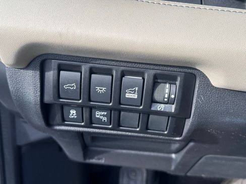 Used 2022 Subaru Ascent Limited w/ Technology Package image 18