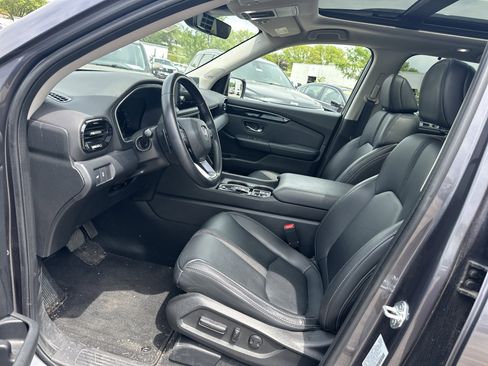 Used 2023 Honda Pilot Touring image 14