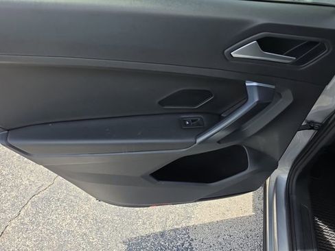 Used 2021 Volkswagen Tiguan SE w/ Panoramic Sunroof Package FWD image 10