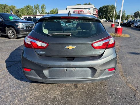 Used 2017 Chevrolet Cruze LT w/ Convenience Package FWD image 4