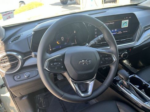 Used 2025 Chevrolet Trax ACTIV w/ Driver Confidence Package image 11
