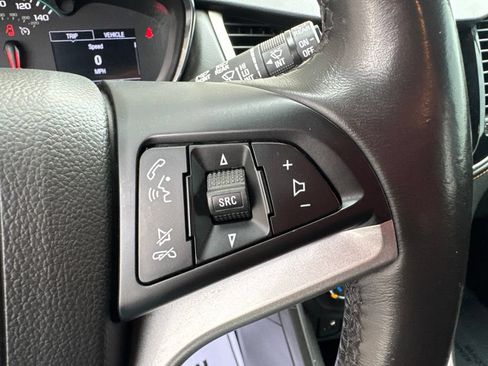Used 2019 Chevrolet Trax LT w/ LT Convenience Package AWD/4WD image 18