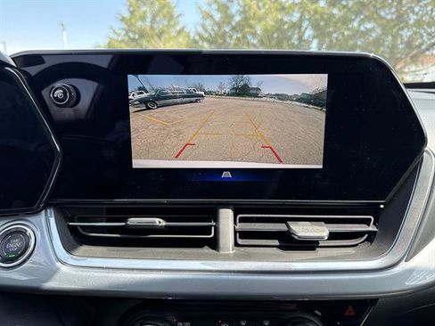 Used 2024 Chevrolet Trax LT w/ Driver Confidence Package image 24