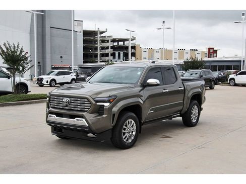 Used 2025 Toyota Tacoma Limited AWD/4WD image 2