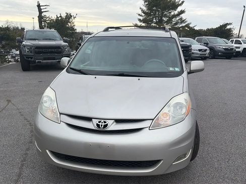 Used 2007 Toyota Sienna XLE Limited image 25