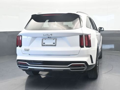 Used 2023 Kia Sorento S image 5