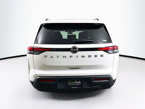 Used 2025 Nissan Pathfinder SV image 7