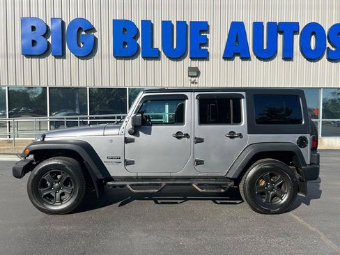 Used 2018 Jeep Wrangler Unlimited Sport S AWD/4WD image 2
