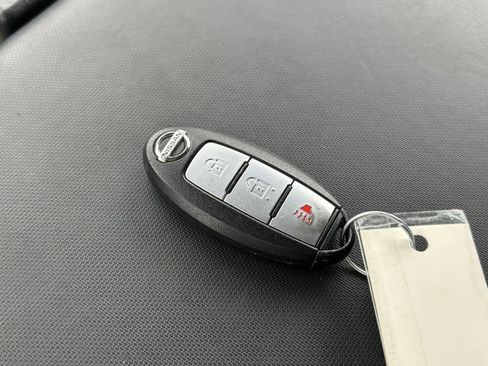 Used 2017 Nissan Titan S image 12