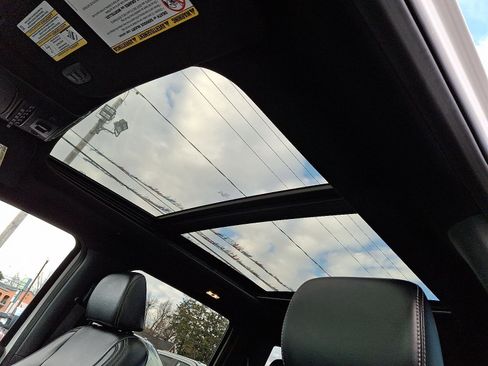 Used 2022 Ford F250 Lariat w/ Black Appearance Package image 14