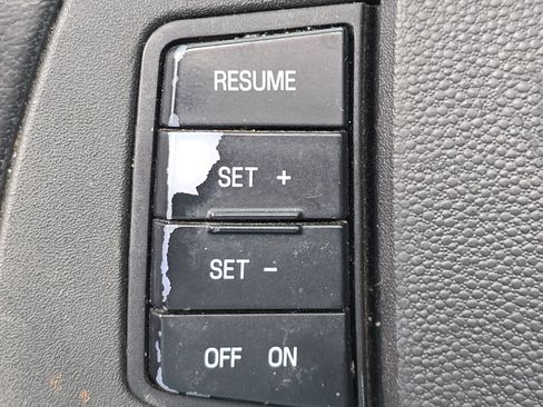 Used 2009 Ford Focus SEL FWD image 8