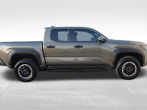 Used 2025 Toyota Tacoma TRD Off-Road w/ TRD Off Road Upgrade Package image 5