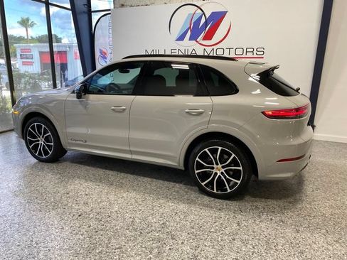 Used 2020 Porsche Cayenne S AWD/4WD image 2