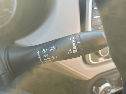 Certified 2021 Nissan Versa SV image 15