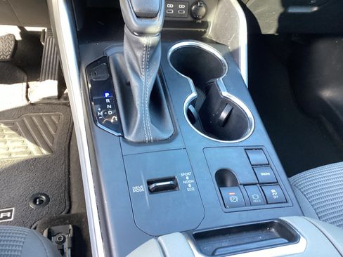 Used 2023 Toyota Highlander L FWD image 18