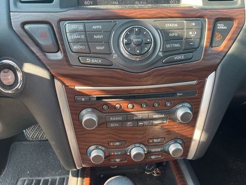 Used 2017 Nissan Pathfinder Platinum image 29