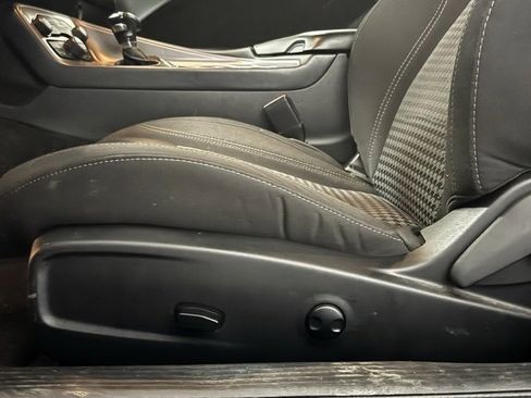 Used 2023 Dodge Challenger SXT w/ Blacktop Package image 5