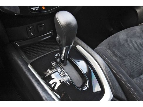 Used 2016 Nissan Rogue S image 27