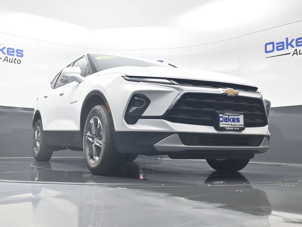 Used 2025 Chevrolet Blazer LT AWD/4WD image 38