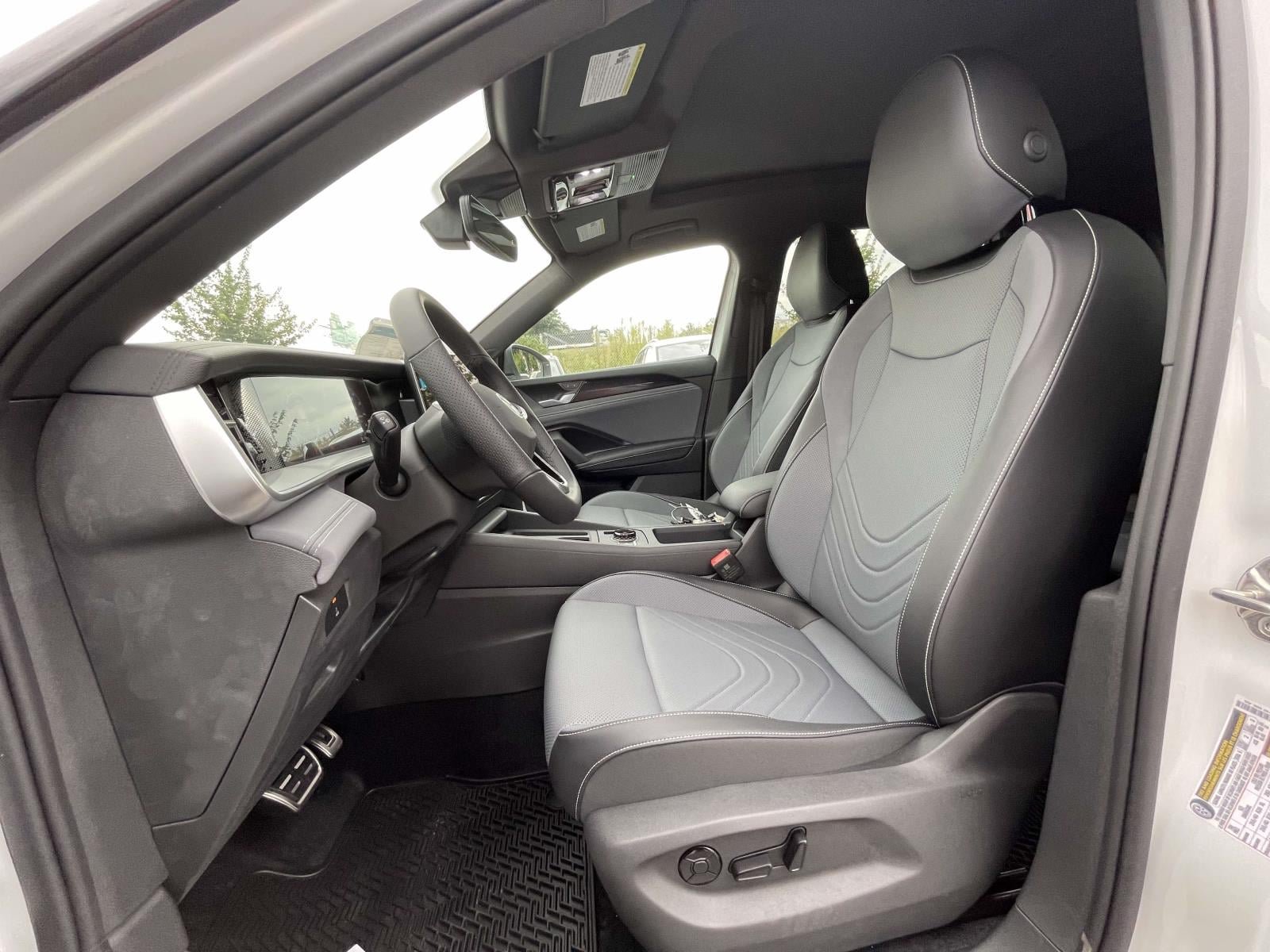 New 2026 Volkswagen Tiguan SE R-Line FWD image 18