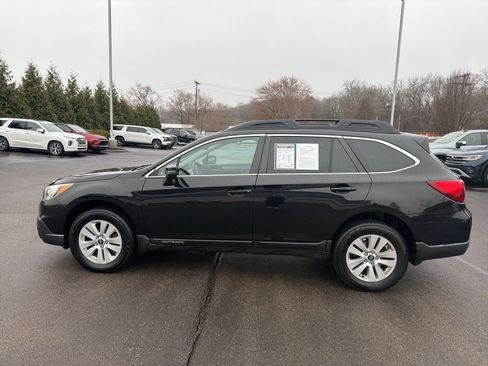 Used 2017 Subaru Outback 2.5i Premium image 2