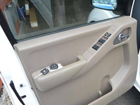 Used 2013 Nissan Frontier SV image 46