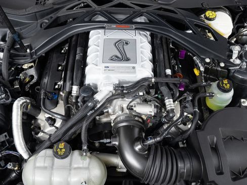Used 2021 Ford Mustang Shelby GT500 w/ Carbon Fiber Track Pack RWD image 9