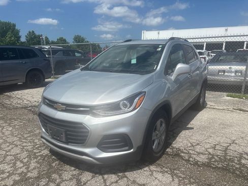 Used 2019 Chevrolet Trax LT w/ LT Convenience Package FWD image 1