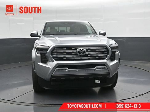 Used 2025 Toyota Tacoma Limited image 5