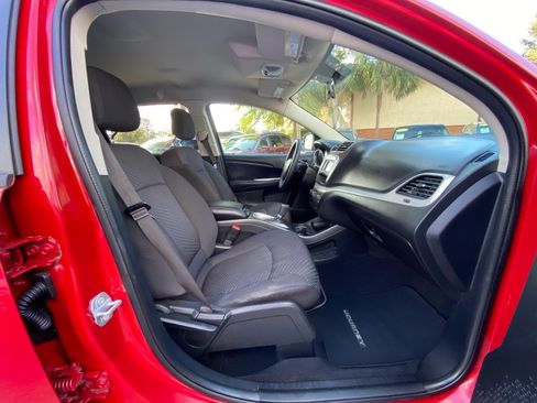 Used 2017 Dodge Journey SE image 34