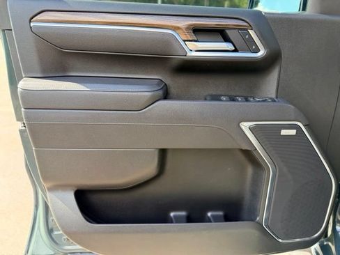 Used 2025 Chevrolet Silverado 1500 LT Trail Boss w/ Convenience Package II AWD/4WD image 19