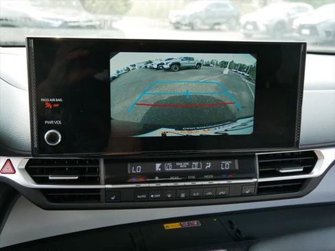 Certified 2025 Toyota Sienna XLE FWD image 16