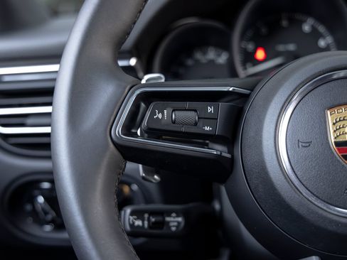 Certified 2026 Porsche Macan AWD/4WD image 30