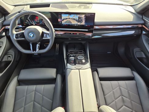 Used 2024 BMW i5 eDrive40i w/ M Sport Package RWD image 28