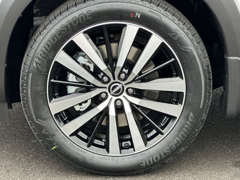 New 2025 Nissan Pathfinder Platinum image 34