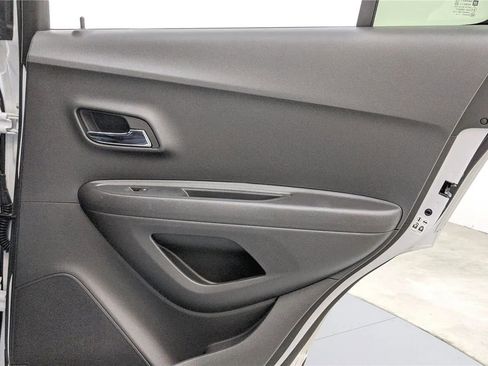 Used 2018 Chevrolet Trax LT w/ LT Convenience Package image 29