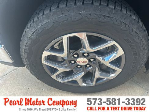 Used 2026 GMC Sierra 1500 SLT w/ SLT Premium Package AWD/4WD image 9