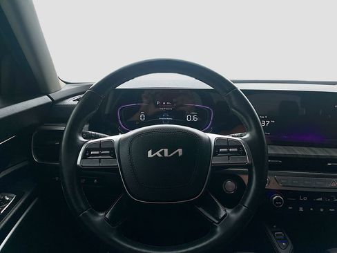 Used 2024 Kia Telluride EX w/ EX Captain's Chair Package image 11