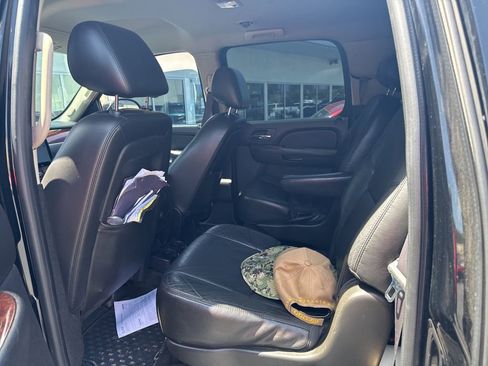 Used 2011 Chevrolet Suburban LT image 3