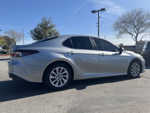 Used 2022 Toyota Camry LE image 4
