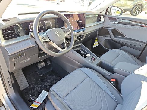 New 2026 Volkswagen Tiguan SE image 12