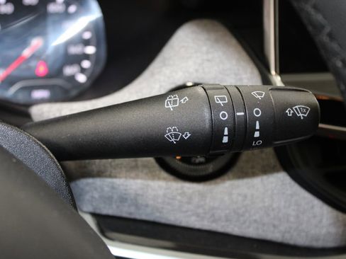 Used 2024 Jeep Compass Latitude image 23