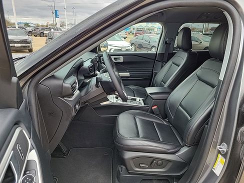 Used 2023 Ford Explorer XLT w/ Equipment Group 202A AWD/4WD image 8