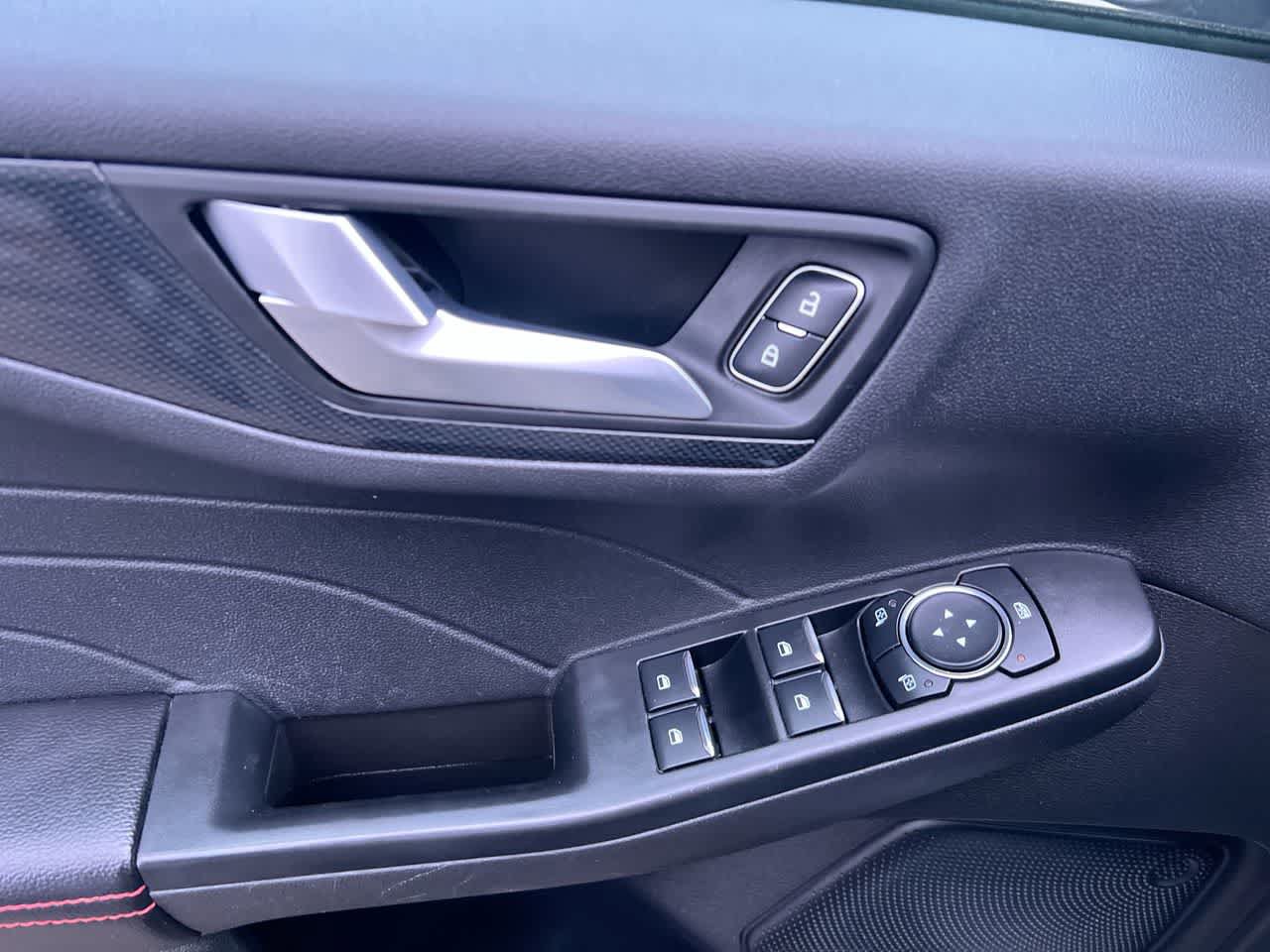 Used 2025 Ford Escape ST-Line Select AWD/4WD image 13