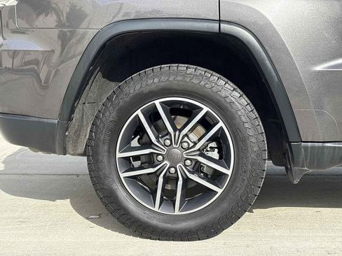 Used 2019 Jeep Grand Cherokee Limited w/ Trailer Tow Group IV image 9