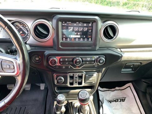 Used 2020 Jeep Wrangler Unlimited Sahara w/ Cold Weather Group AWD/4WD image 20