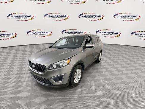 Used 2018 Kia Sorento L image 4